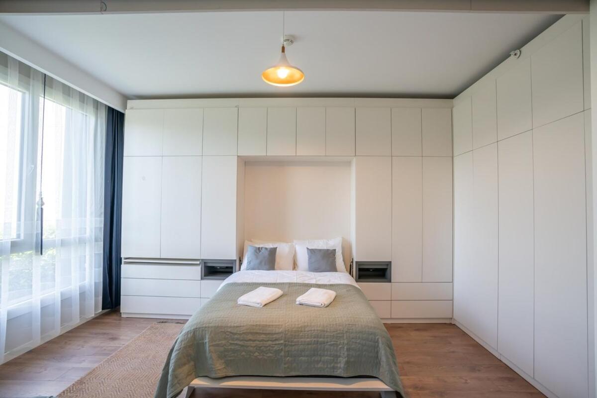 Stylish 1-bdr Apt - Your Home Away From Home - image 6