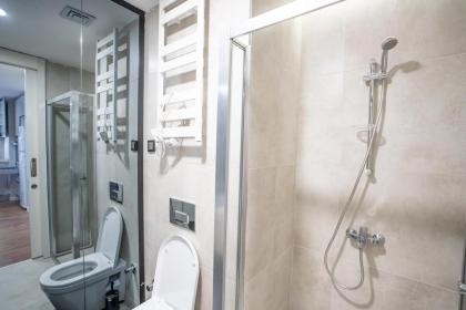Stylish 1-bedroom Apt- Experience City's Pulse - image 8