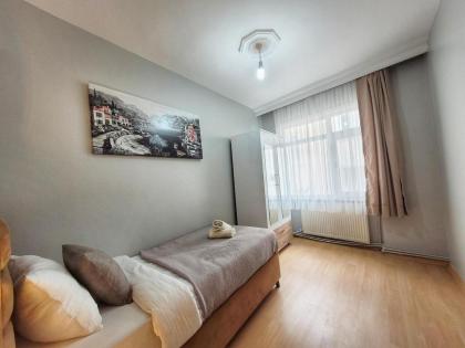 Spacious 3br Retreat Modern Comfort - image 10