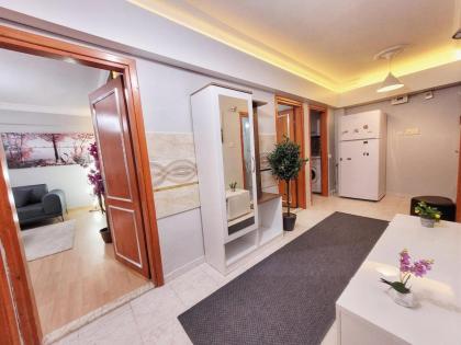 Spacious 3br Retreat Modern Comfort - image 11