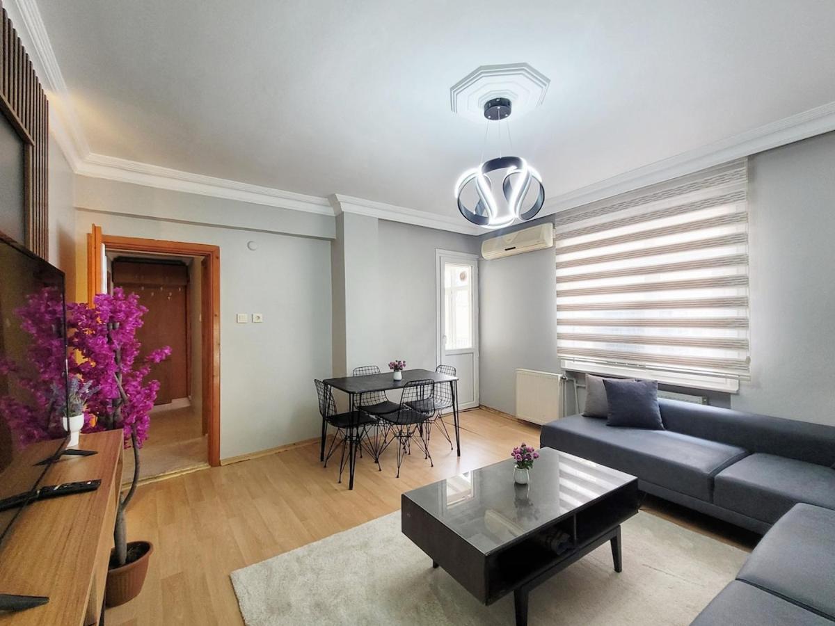 Spacious 3br Retreat Modern Comfort - image 5