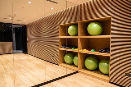 Modern Apt With City Views - Central Location - image 26