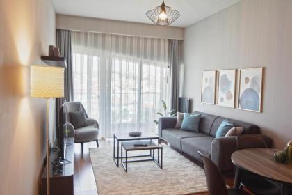 Sleek City Apartment With Premium Amenities - image 2
