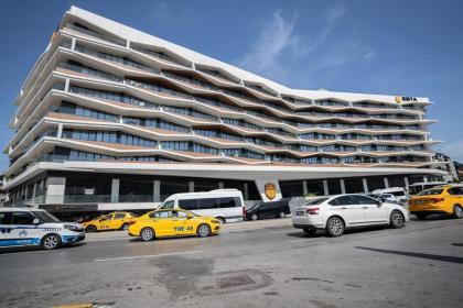 Sleek City Apartment With Premium Amenities - image 26