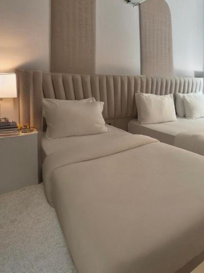 The Queen Airport Hotel