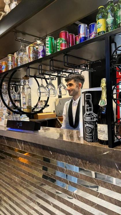 The Queen Airport Hotel - image 10