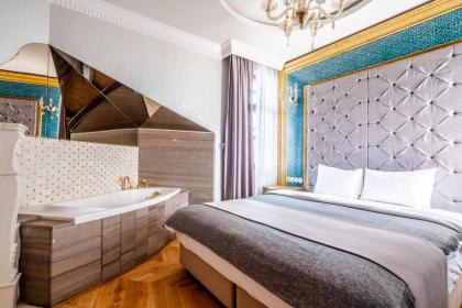 Splendid Studio in Historic Mansion in Beylerbeyi - image 2