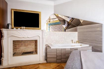 Splendid Studio in Historic Mansion in Beylerbeyi - image 6
