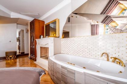Splendid Studio in Historic Mansion in Beylerbeyi - image 8