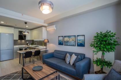 Stylish Urban Apt- Soak Up The City's Vibes - image 11