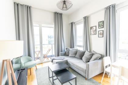 Near Airport Metro 1-bdr Apt Wi-fipoolgym