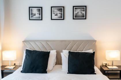 Near Airport Metro 1-bdr Apt Wi-fipoolgym - image 16