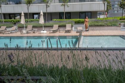 Near Airport Metro 1-bdr Apt Wi-fipoolgym - image 24