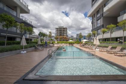 Vibrant 1-bdr Apt Wpoolgym Near Airport Metro - image 22