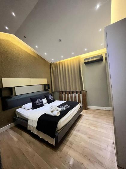 The Sisli Luxury Corner Suit - image 24