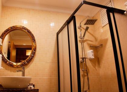 GROSS HOTEL - image 11