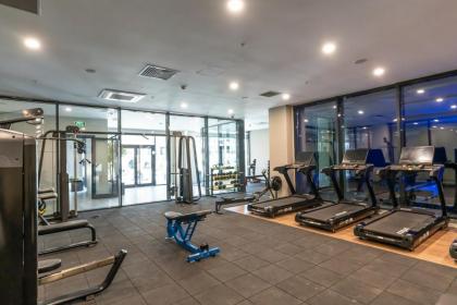 Prime Getaway Luxurious 2br Apt Perfect Stay - image 25