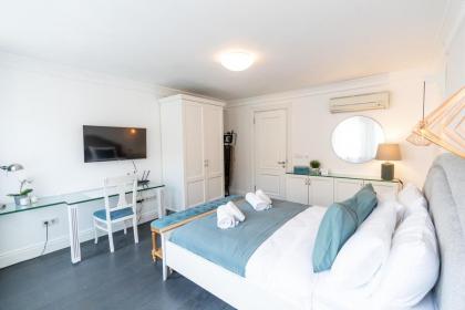 Modern City Hideaway With Terrace - Urban Luxury - image 21