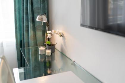 Modern City Hideaway With Terrace - Urban Luxury - image 22