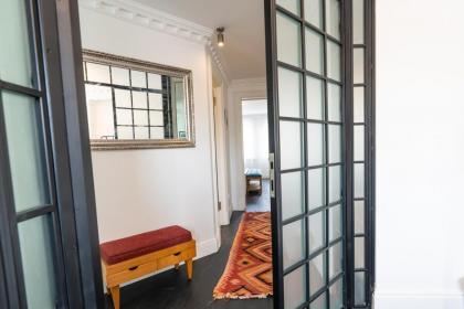 Modern City Hideaway With Terrace - Urban Luxury - image 28