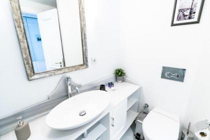 Modern City Hideaway With Terrace - Urban Luxury - image 30