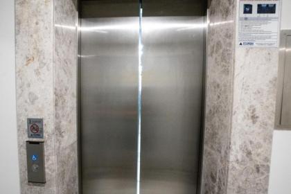 1-bdr Apt With View Poolgym Near Airport Metro - image 23