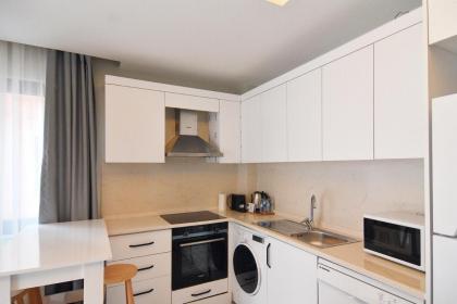 Bright 1br Apt Perfect Blend Of Comfort & Style - image 10