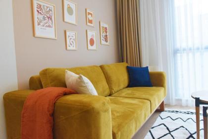 2 Br Apt Perfect Blend Of Comfort & Style - image 13
