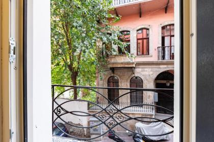 Red Suites Balat - Orange and Blue - image 11