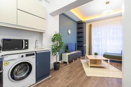 Red Suites Balat - Orange and Blue - image 20