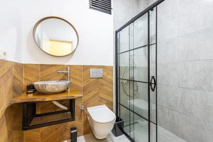 Red Suites Balat - Orange and Blue - image 8