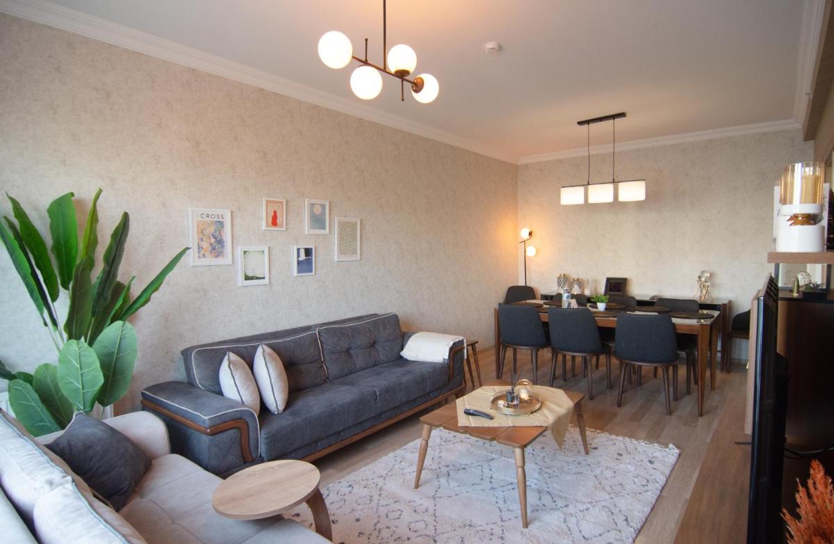 Charming 3bdr Apt In The Heart Of Halkal Merkez - image 2