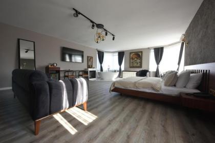 WHITE MANSION - image 30