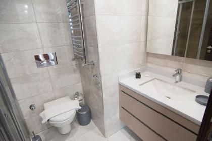Warm & Welcoming 1 Br Apt - image 16