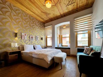 Refurbished Triplex in Taksim - image 22