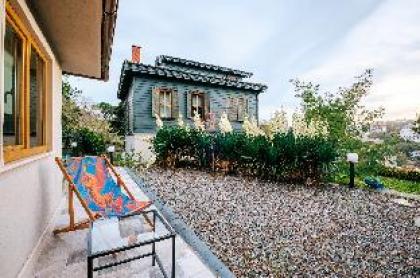 House with Garden and Bosphorus View in Kuzguncuk - image 6